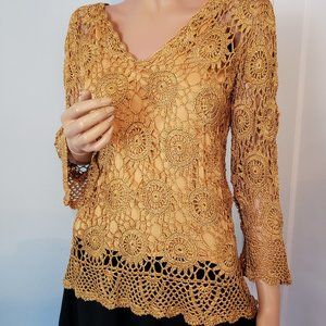 NWOT Joseph A Gorgeous Crochet Gold Knit Top.